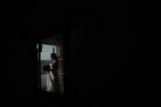 Noiva no casamento em Mykonos, na Grécia e o desafio de fotografar sozinha pela primeira vez (Foto: Ana Tereza Borges)
