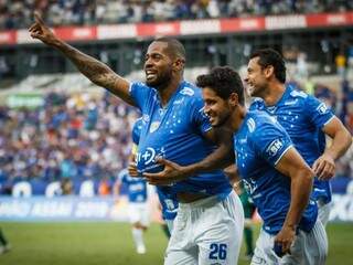 Jogadores comemorando os gols da partida desta noite. (Foto: Cruzeiro/FC) 