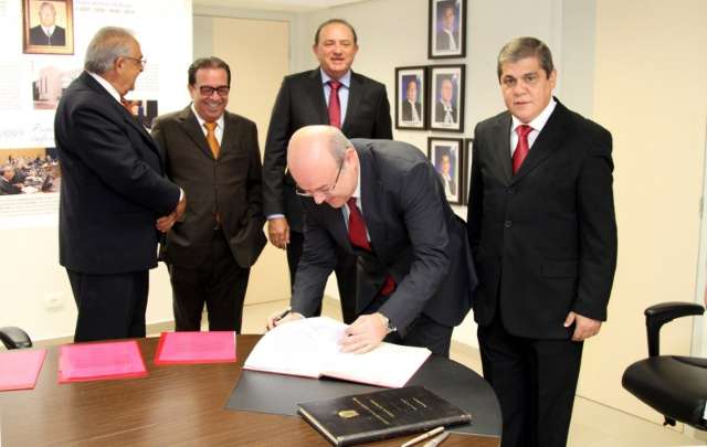 Em meio a pol&ecirc;micas, TCE antecipa posse da nova diretoria