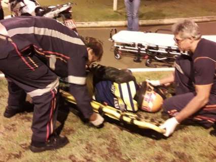  Mototaxista e passageiro ficam feridos em acidente na Duque de Caxias