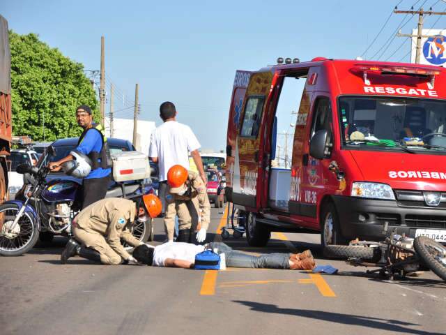  Homem aparentando embriaguez cai de moto na Cear&aacute; e tumultua tr&acirc;nsito