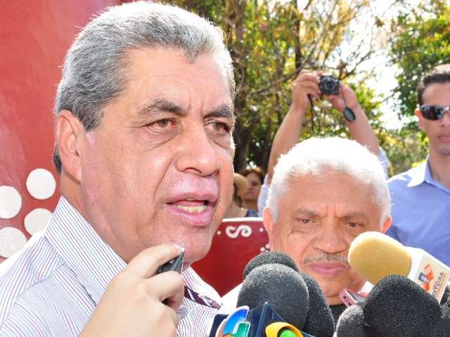 Governador deve voltar amanh&atilde; ao DF para discuss&atilde;o sobre royalties
