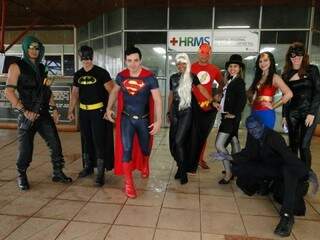 Super-heróis em mais uma missão no Hospital Regional de Mato Grosso do Sul. (Foto: Divulgação)