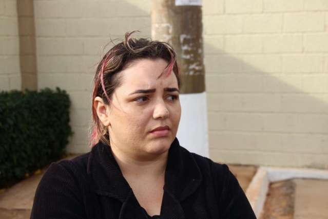 M&atilde;e desaparece ao ir ao mercado e filhas ficam trancadas em casa
