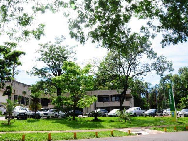 Secretaria assina contratos de R$ 30,5 milh&otilde;es para cestas b&aacute;sicas