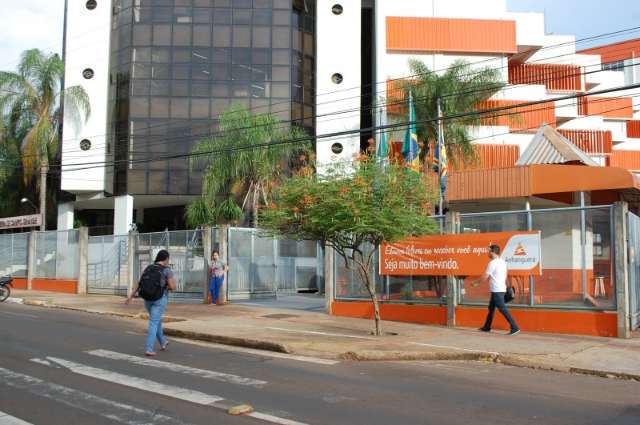 Alunos perdem dois dias de aulas devido &agrave; falta de &aacute;gua em universidade