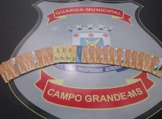 Cartões furtados foram recuperados pela Guarda Municipal. (Foto: Divulgação/GM)