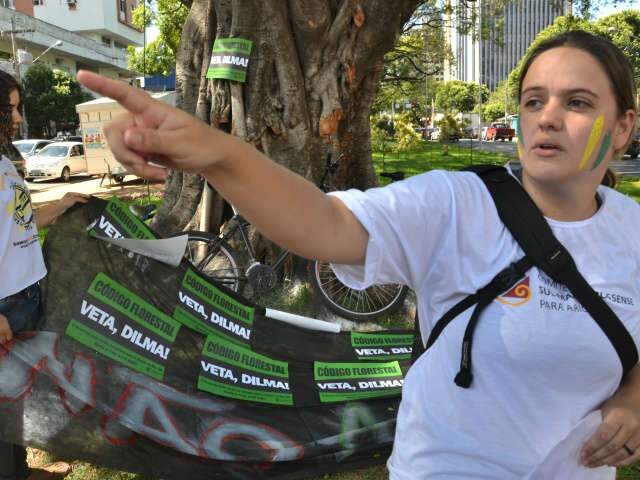  Manifesta&ccedil;&otilde;es na Afonso Pena re&uacute;nem aproximadamente 80 pessoas 