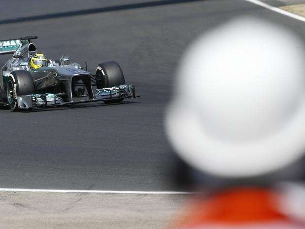 Lewis Hamilton faz pole na Hungria e Massa vai largar em s&eacute;timo 