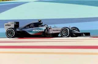 Equipe Mercedes consegue nova vitória, tendo Lewis Hamilton como líder do campeonato (Foto: Reuters)