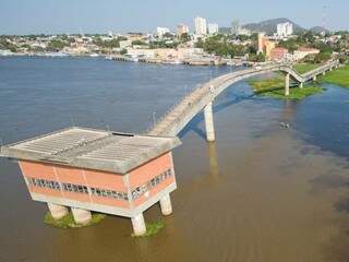 Captação de Água da Sanesul no Rio Paraguai em Corumbá (Foto: Divulgação/Sanesul)
