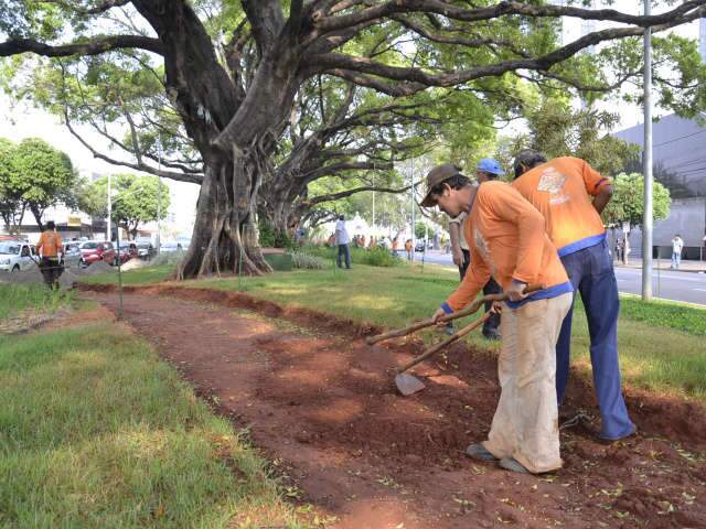  Prefeito diz que primeiro canteiro de ciclovia da Afonso Pena servir&aacute; de "chamariz"