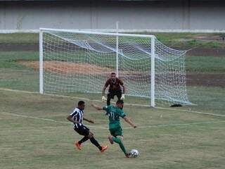 Novoperário venceu Ceilândia por 1 a 0 na tarde deste domingo no Morenão (Foto: Marina Pacheco)