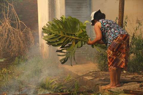Morador põe fogo em lixo e agrava efeitos do tempo seco e calor na Capital