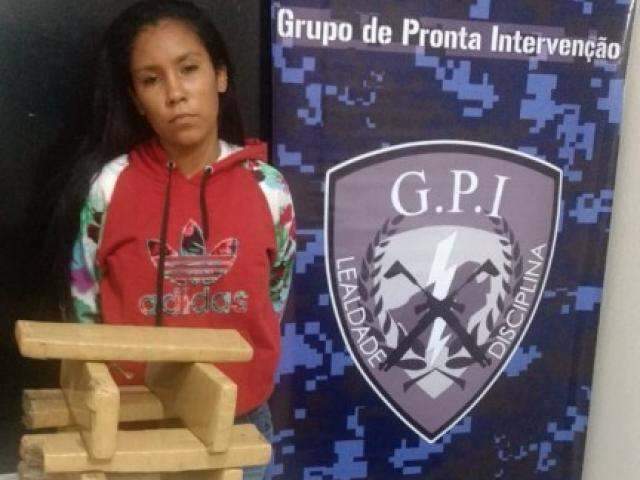 Traficante &eacute; presa com tabletes de maconha na rodovi&aacute;ria da Capital