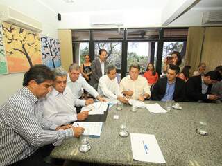 Prefeito de Campo Grande e governador assinaram convênio na manhã de hoje (Foto: Divulgação)