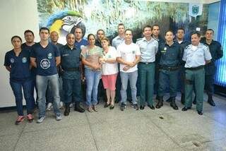 Instrutores militares e civis do projeto &quot;Bom de Bola, Bom na Escola&quot;, da Polícia Militar de Mato Grosso do Sul (Foto: Divulgação)