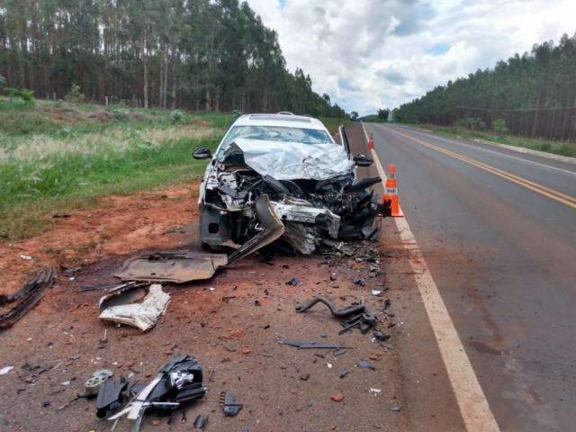 Colis&atilde;o entre camionete e ve&iacute;culo deixa 3 pessoas feridas na BR-262