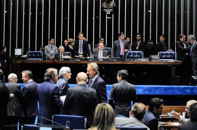 Entre &quot;medidas amargas&quot;, fator previdenci&aacute;rio &eacute; vit&oacute;ria, diz sindicato