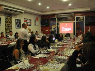O curso foi realizado no restaurante Gran Cheff, em Pedro Juan Caballero. (Foto: Divulgação)