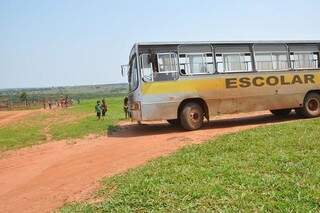 Ônibus para transporte dos indígenas. (Foto: Divulgação)