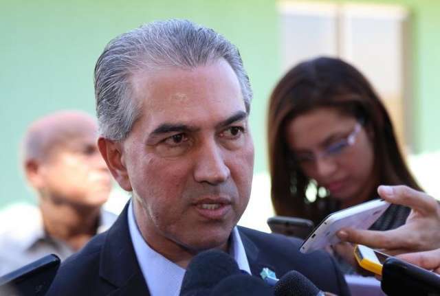 Governador e deputados participam de solenidade na Assembleia do MT