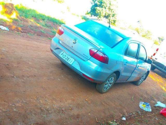 Homem &eacute; encontrado morto dentro de carro deixado ligado na rua