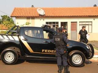 Policiais federais cumpriram ordem da Justiça Federal (Foto: Marcos Erminio)