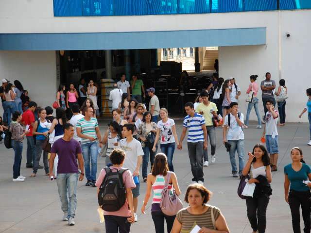  Estudantes acharam Enem f&aacute;cil, mas reclamam das quest&otilde;es de qu&iacute;mica