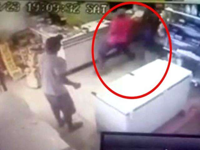 V&iacute;deo: ex-presidi&aacute;rios brigam e um tenta matar o outro com fac&atilde;o