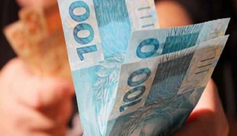 Servidores municipais poder&atilde;o sacar 13&ordm; sal&aacute;rio na sexta-feira 