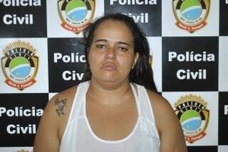 Alessandra receberia R$ 400 para entrar com a droga no presídio. (Foto:Osvaldo Duarte/Dourados News) 