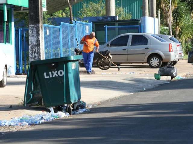 Ap&oacute;s dias de fila quilom&eacute;trica, 2&ordf;-feira come&ccedil;a com faxina em postos do TRE 
