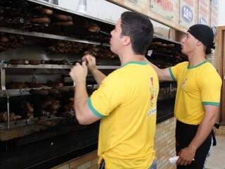 Empresa tem promoções para todos os dias da semana e serve feijoada aos sábados. (Foto: Marcos Ermínio)