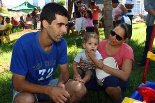 Valmir Francisco levou a esposa e o filho para a comemoração(Foto: Fernando Antunes)