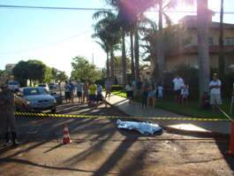 Motociclista morre ao bater em carro que atravessou a preferencial 