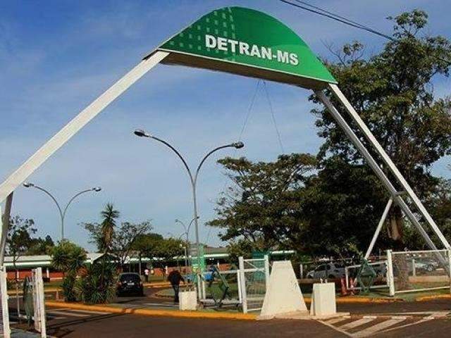 Pagamento afeta servi&ccedil;os do Detran, mas segunda atendimento volta ao normal