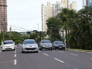 Trânsito na avenida Afonso Pena (Foto: Kísie Ainoã)