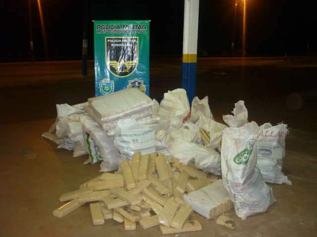  Em quatro dias, Pol&iacute;cia apreende 3 toneladas de maconha em rodovias estaduais
