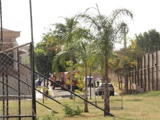 Pedreiro fica ferido após se desequilibrar e cair de andaime Pedreiro fica ferido após se desequilibrar e cair de andaime