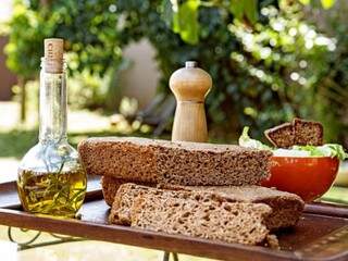 Pão integral pode ser consumido com fio de azeite.(Foto: Guilherme Molento)
