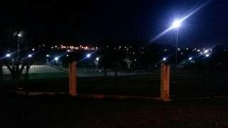 Foto tirada de uma das quadras do parque durante a noite.(Foto: Repórter News)