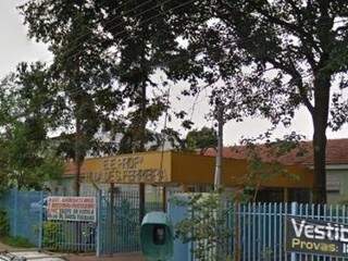Escola localizada no bairro Coophatrabalho (Foto: Direto das ruas)
