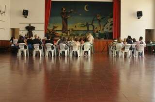 Grupo participa de palestra em evento neste sábado na igreja São Francisco. (Foto: Alcides Neto)