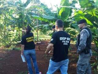 Ind&iacute;gena &eacute; atacado a golpes de faca enquanto dormia e morre no quintal de casa 