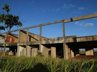 Construção inacabada e abandonada no Polo Empresarial Oeste (Foto: Arquivo/Campo Grande News)
