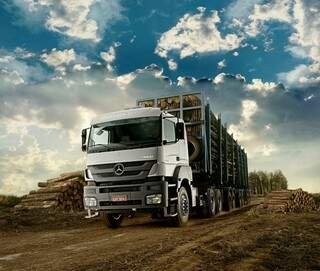 Mercedes-Benz Axor 3344 é o caminhão extrapesado  mais vendido em março