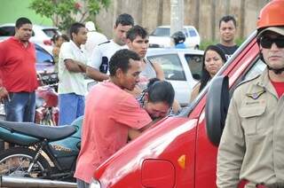 Família acompanhou de perto o atendimento dos Bombeiros para animar a criança (Foto: João Garrigó)