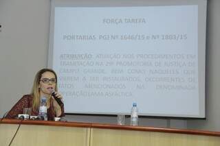 No dia 18 de fevereiro, promotora  Cristiane Mourão participa de balanço da força-tarefa. (Foto: Alan Nantes)