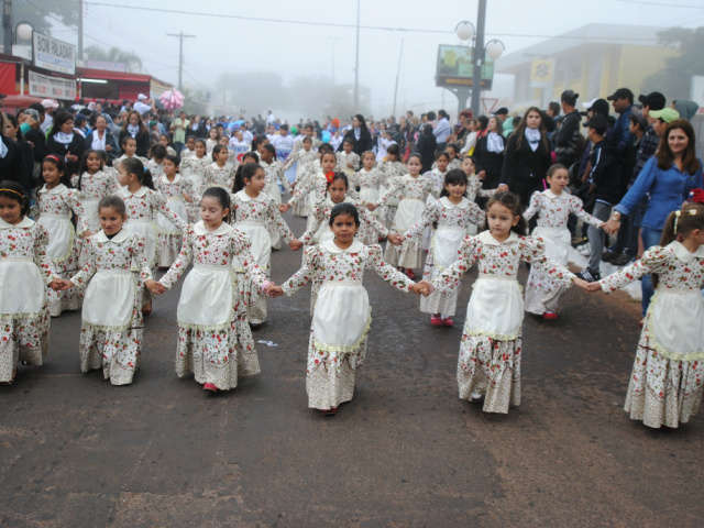  Ponta Por&atilde; comemora 100 anos com desfile c&iacute;vico no centro da cidade